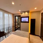 White Corner 3*