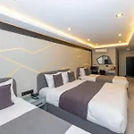 Hotel White Corner