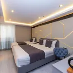 White Corner 3*