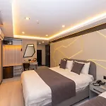 Hotel White Corner