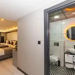 Hotel White Corner
