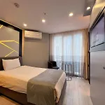White Corner Hotel