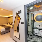 Hotel White Corner