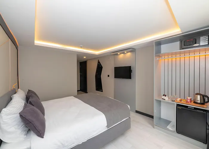 White Corner Hotel 3*