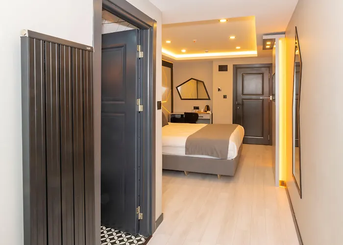 Hotel White Corner 3*