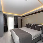White Corner 3*