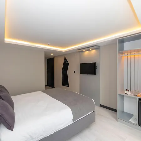 White Corner Hotel 3*