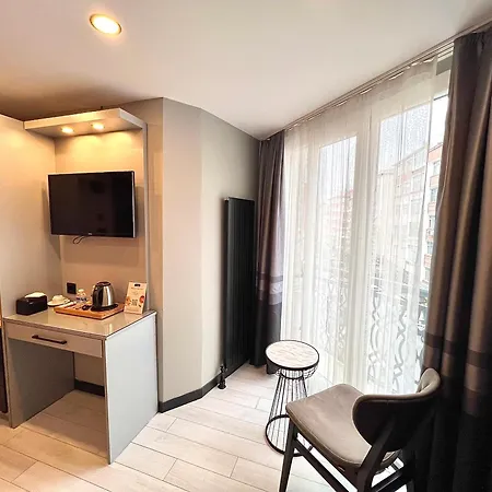 White Corner 3*