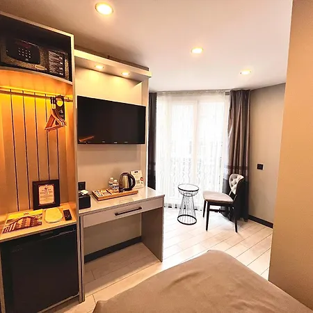 Hotel White Corner 3*