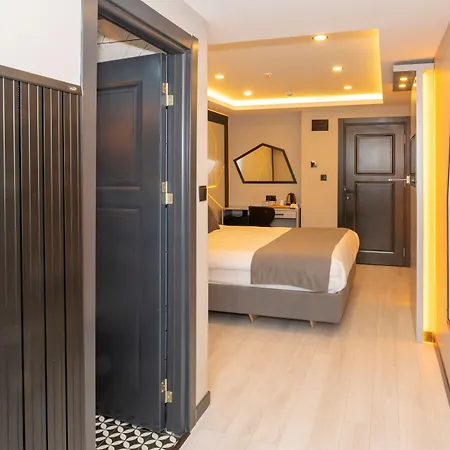 Hotel White Corner 3*