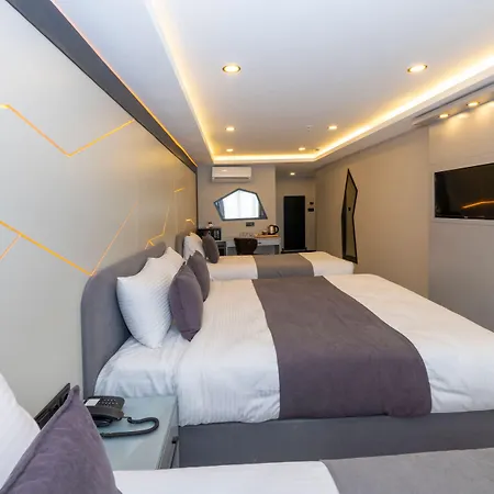 Hotel White Corner 3*