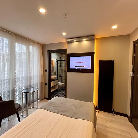 White Corner 3*