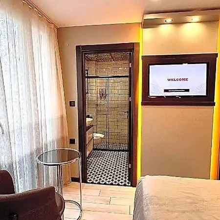 فندق White Corner 3*