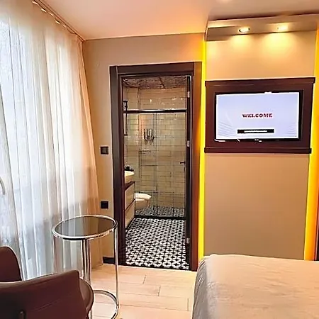 White Corner 3*