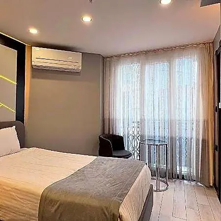 فندق White Corner 3*
