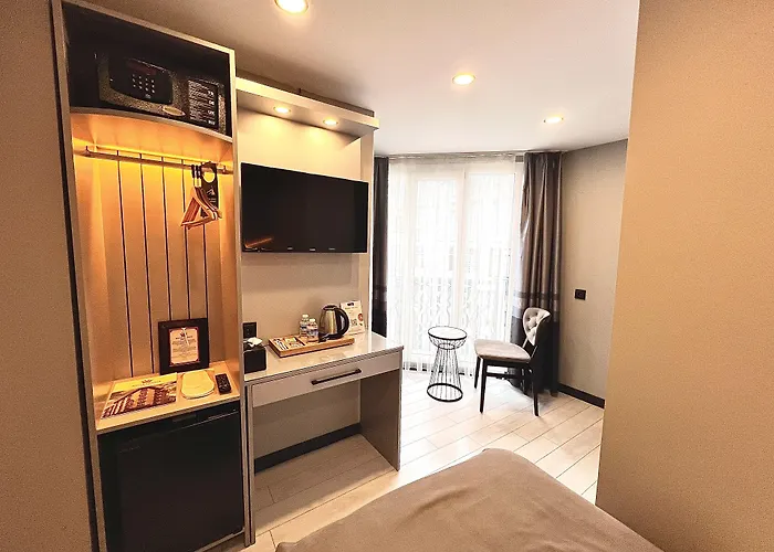 White Corner Hotel 3*