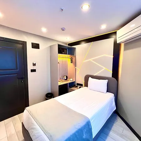 Отель White Corner 3*